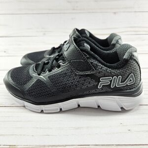 NWOT Boys‎ Fila Primeforce 2 Black Gray Size 13 Strap Running Shoes 3RM00664-002
